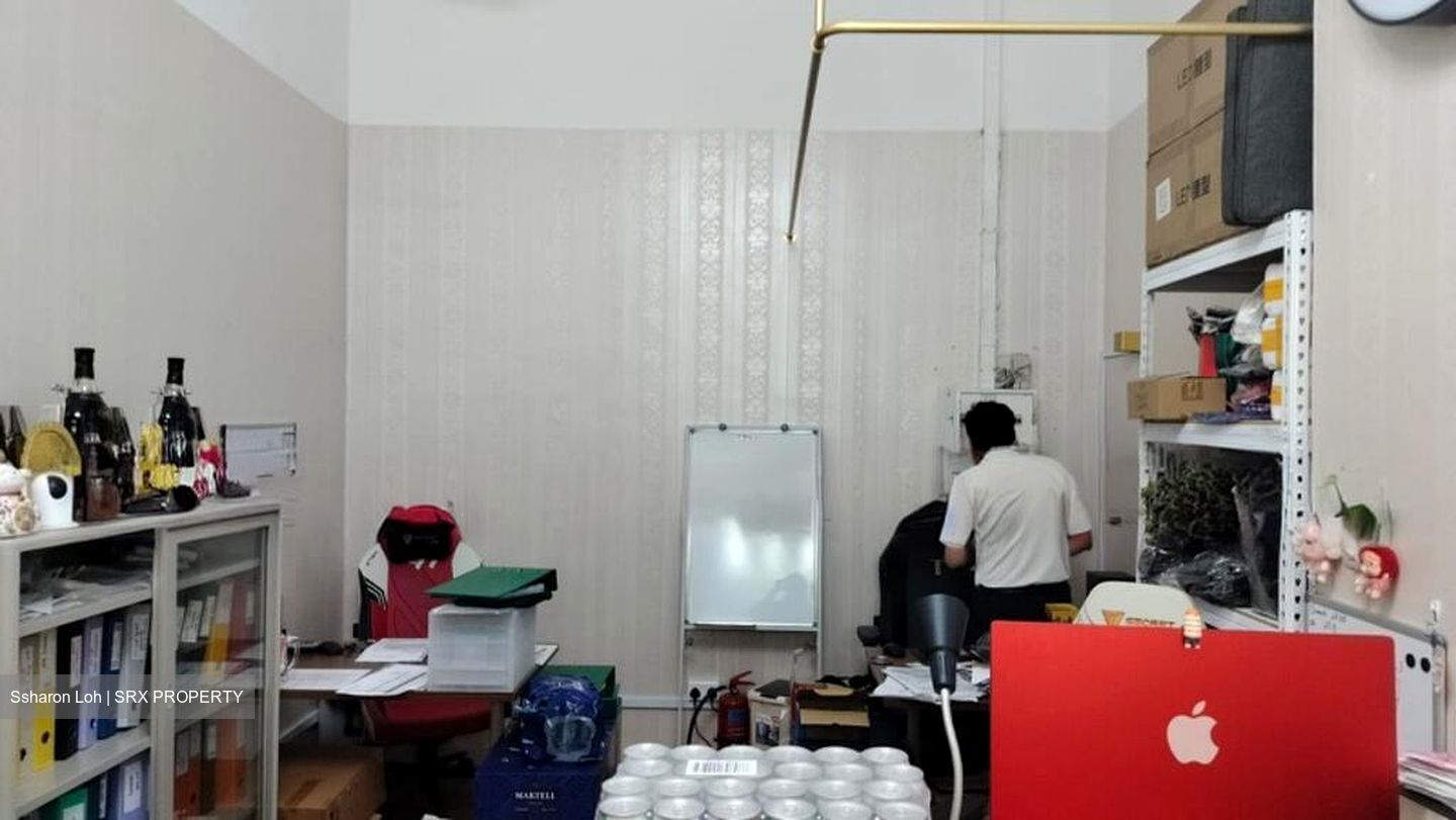 Burlington Square (D7), Retail #504329501